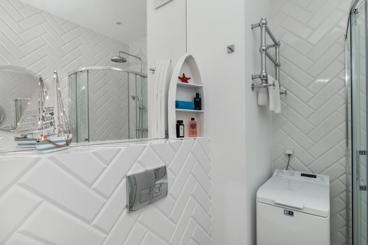 Yacht Park Premium Apartment Sea View 그디니아 외부 사진